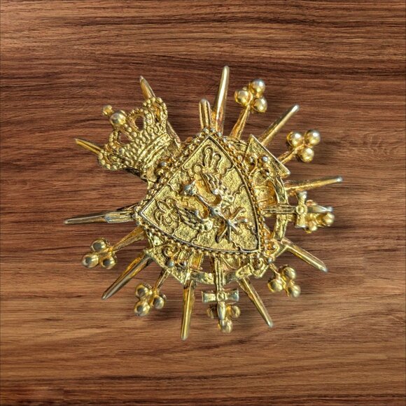 Erwin Pearl Vintage Gold-Toned Crown & Shield Brooch Pin Ornate Textured Design - Picture 1 of 6